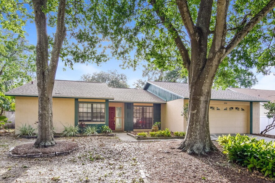 Primary Photo - 3819 Cloverhill Ct