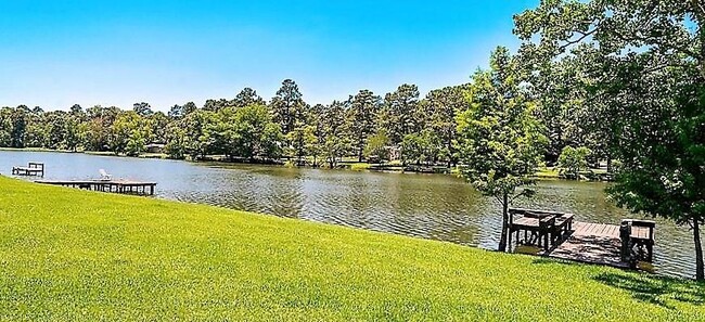 Building Photo - 1671 E Pine Lake Cir
