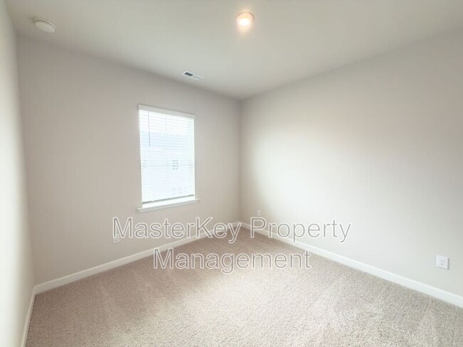 Building Photo - 804 Hillfarm Dr