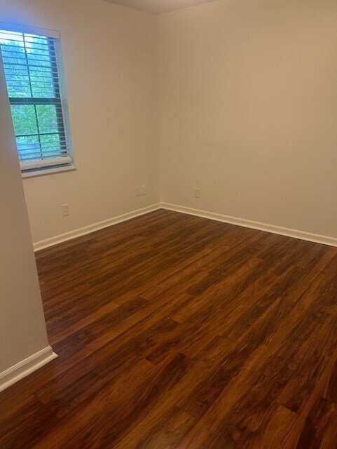 Building Photo - 2000 Countryhill Ln