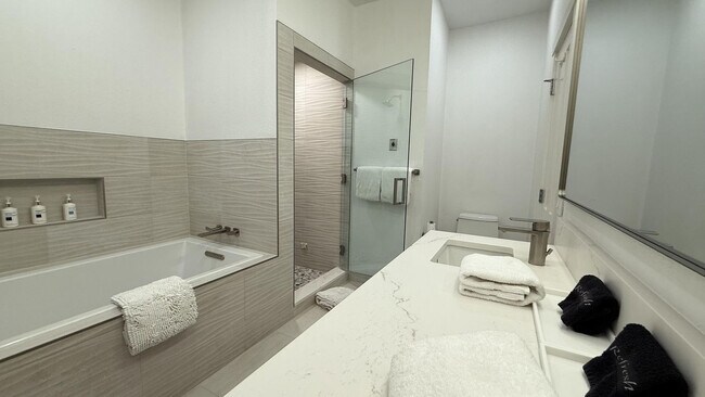 Building Photo - 113 Lost Creek Ln