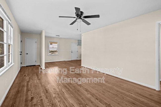 Building Photo - 405 18th Ave NW