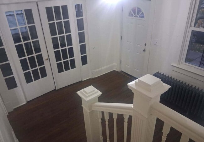 Building Photo - 247 N Main St