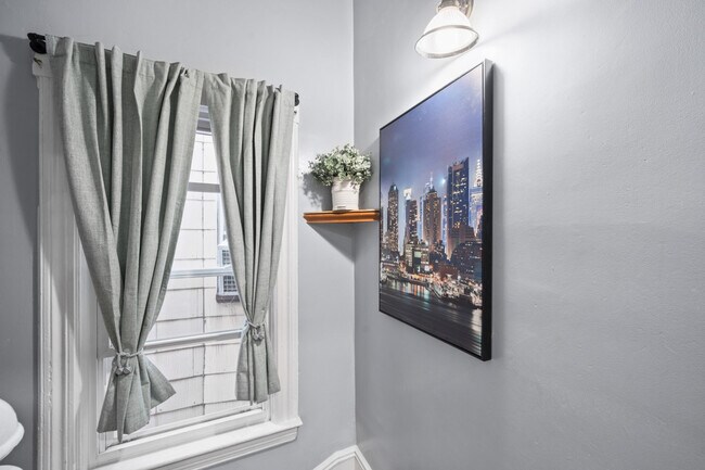 Building Photo - 20 W 48th St