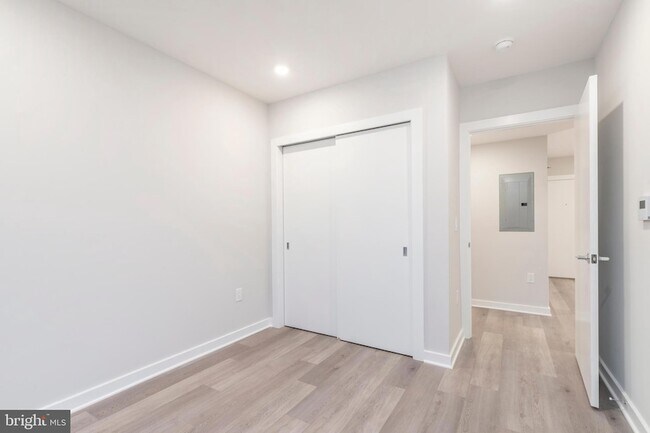 Building Photo - 3449 Scotts Ln