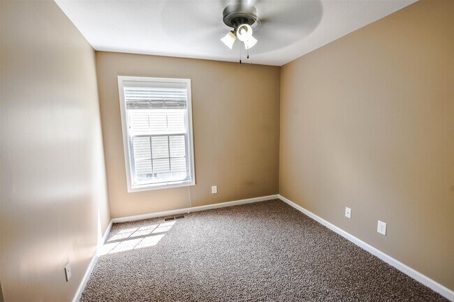 Building Photo - Ranch with Bonus in Fox Crossing!