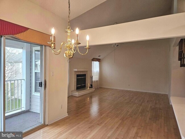 Building Photo - 409 Talon Ct