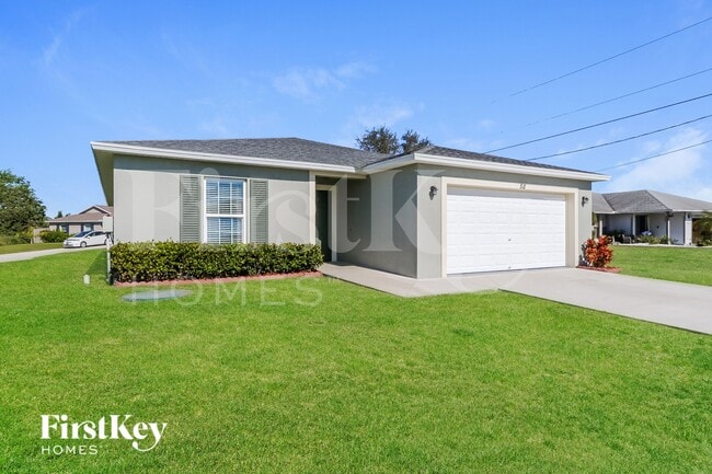 Building Photo - 511 SW Nadell Ave