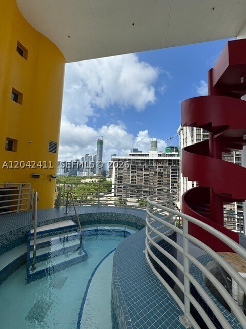 Building Photo - 2025 Brickell Ave