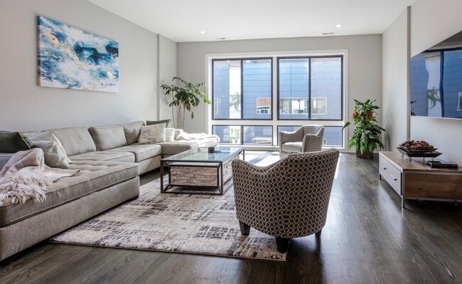 Building Photo - 1618 N Bosworth Ave