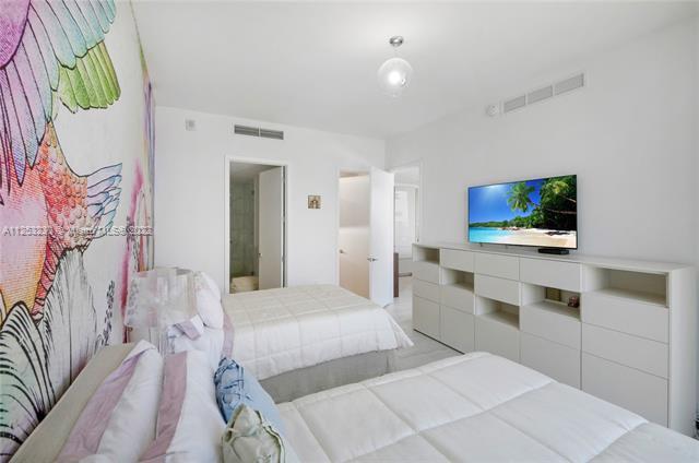 Building Photo - 2831 S Bayshore Dr