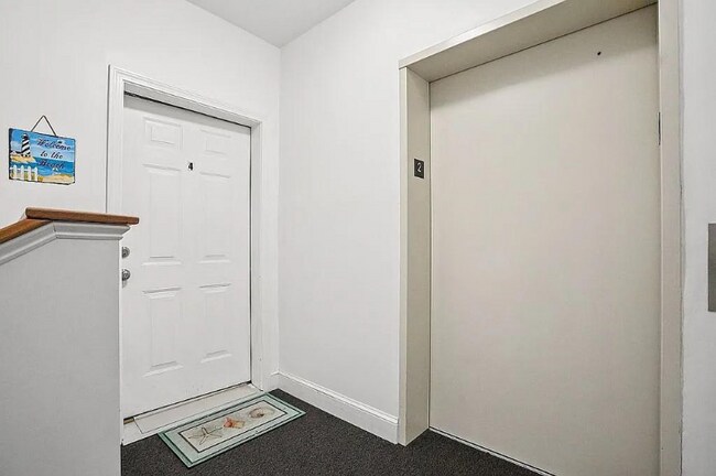 Building Photo - 7 F St