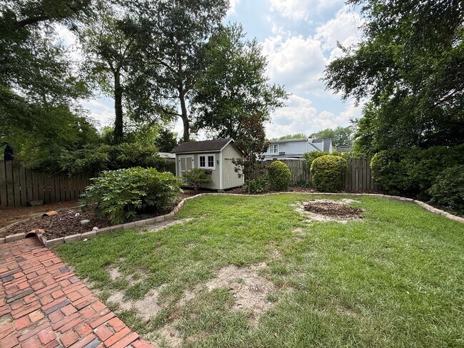 Building Photo - Gorgeous 4 Bed, 3 Bath Haymount Home