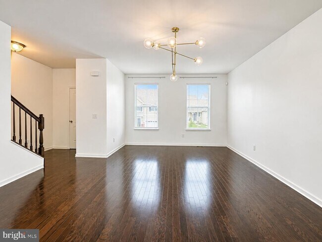 Building Photo - 4811 Hicks Dr
