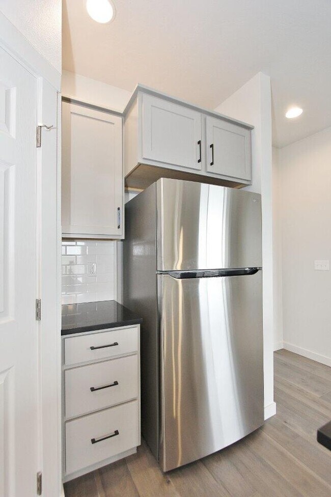 Building Photo - Stunning Single-Level w/Upper Bonus Room Home