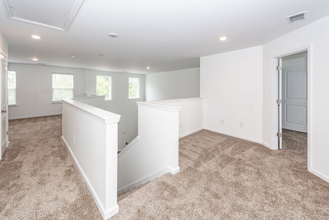 Building Photo - 3 Bedroom, 2.5 Bathroom Townhome in Cane Bay - Summerville