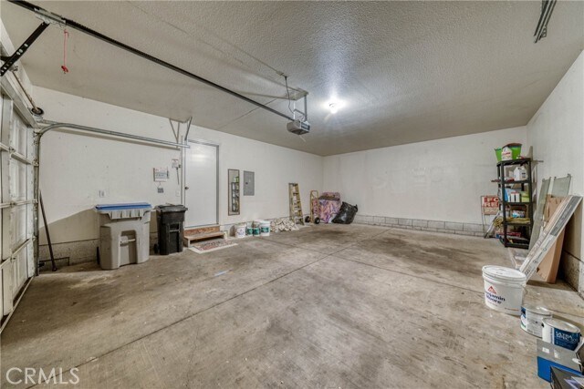 Building Photo - 687 Armstrong St