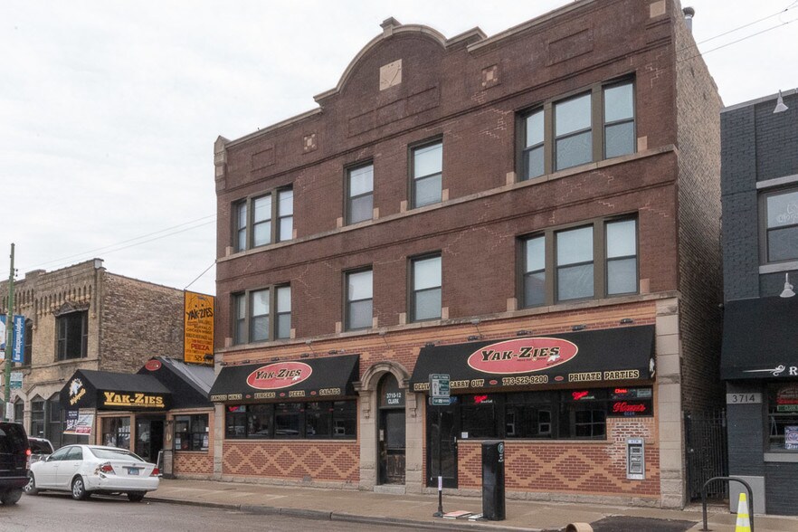 Building Photo - 3710 N Clark St