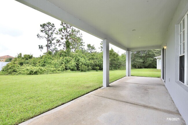 Building Photo - Gorgeous 4/2.5 Home with a 2 Car Garage Lo...