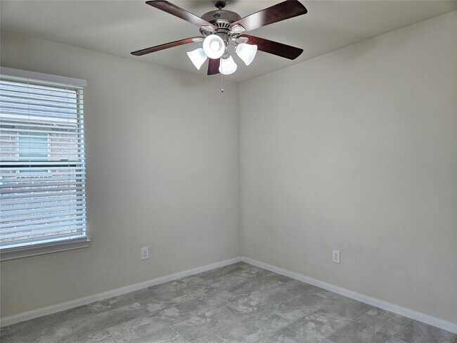 Building Photo - 5231 Lagoon Ct