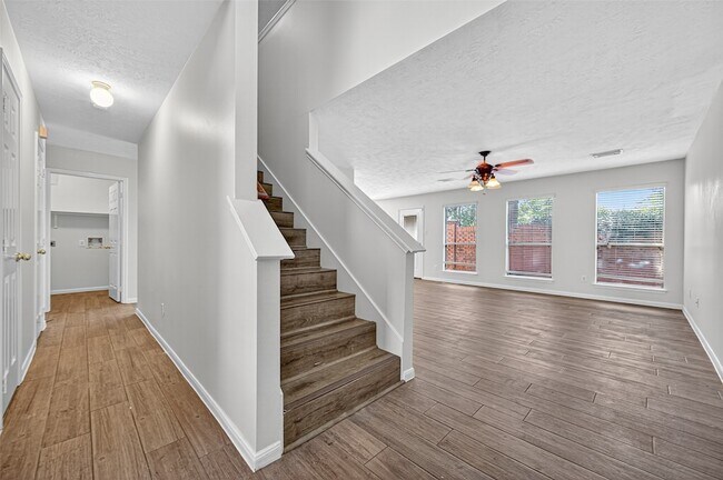 Building Photo - 1902 Sugar Pine Cir