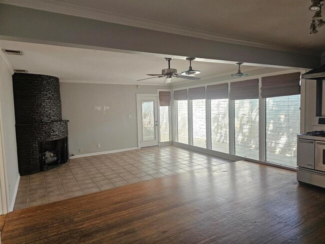 Building Photo - 1407 Wilshire Blvd