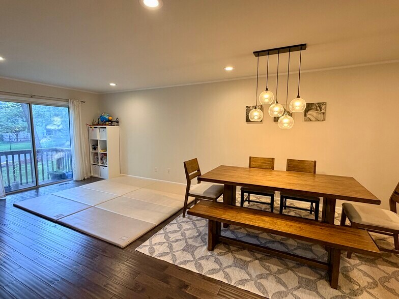 Building Photo - 56 Foxwood Sq N