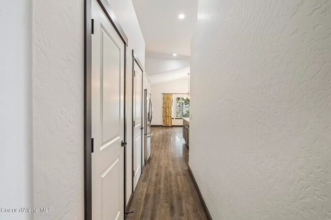 Building Photo - Luxurious Single-Level Rancher in Post Falls