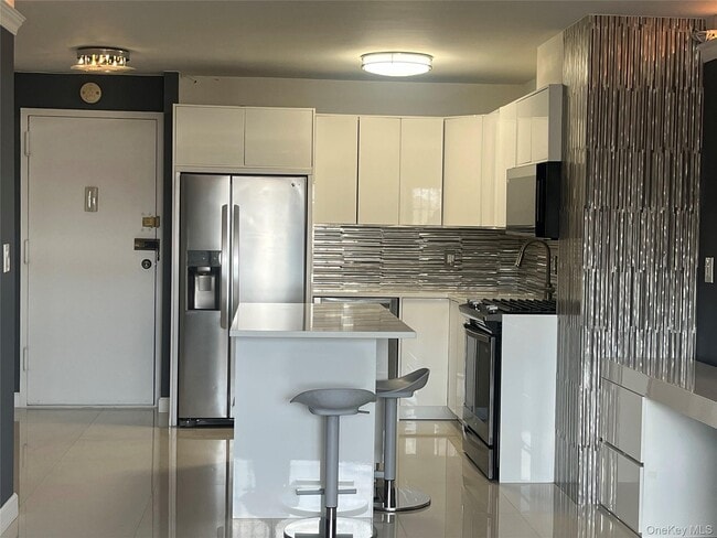 Building Photo - 666 Pelham Rd