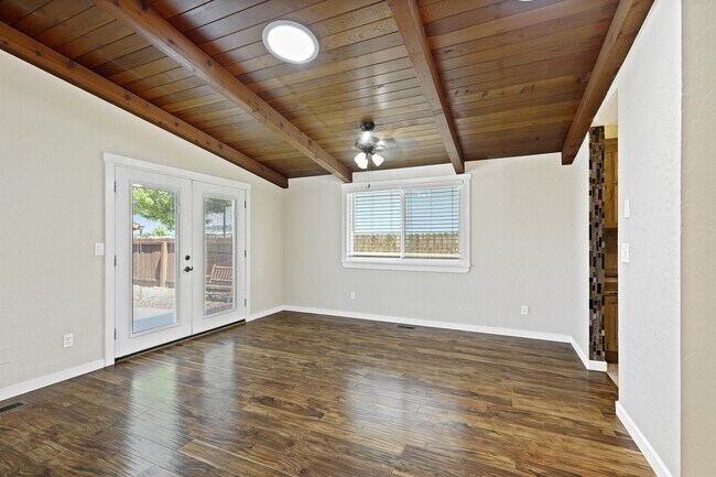 Building Photo - 1228 W 11th St