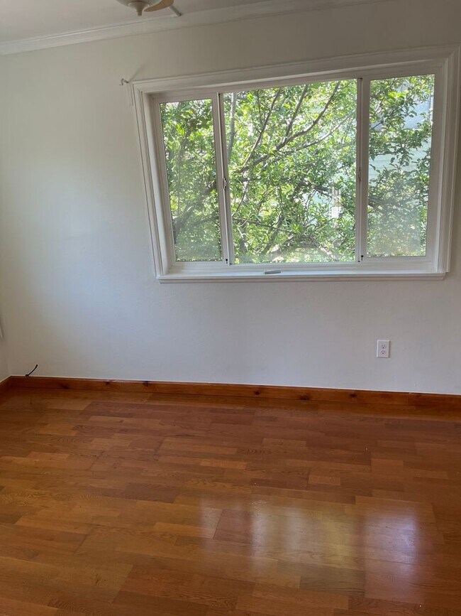 Building Photo - 4 Bedroom Gardener's Delight With Rooftop Patio, Privacy and Covered Parking