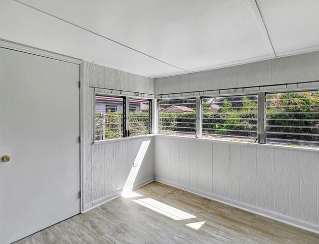 Building Photo - 2044 Thonig Rd