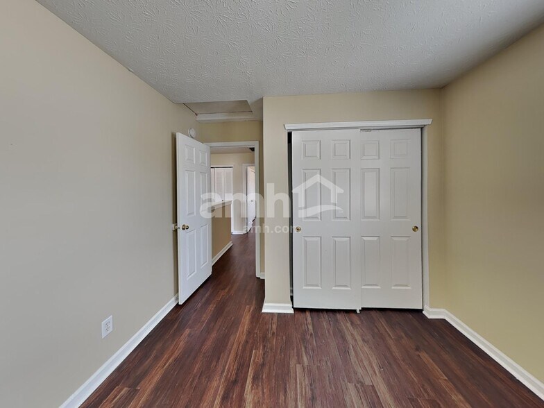 Building Photo - 6580 Dunsdin Dr