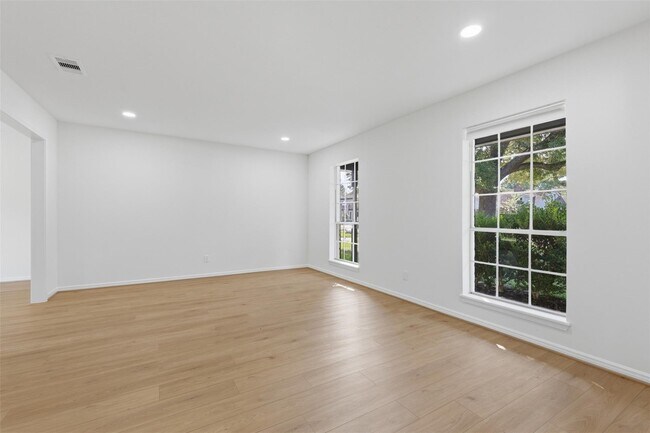 Building Photo - 3930 Cypress Hill Dr