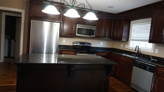 Building Photo - Beautiful home in Cotton Wood S/D