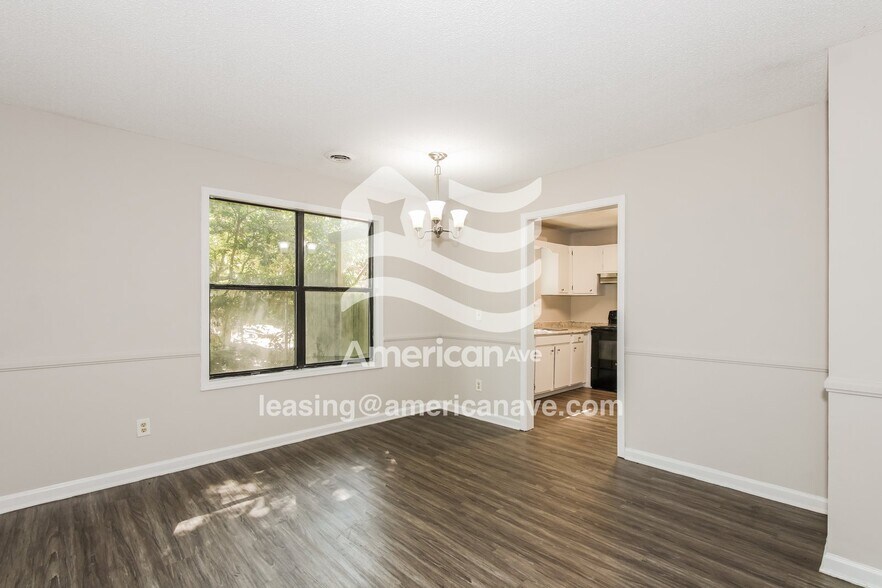 Building Photo - 105 Fallsbury Rd