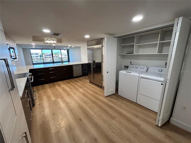 Building Photo - 6260 Kipps Colony Ct S