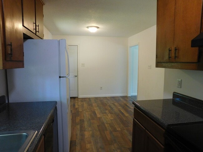Building Photo - 4004 Brandywine Dr