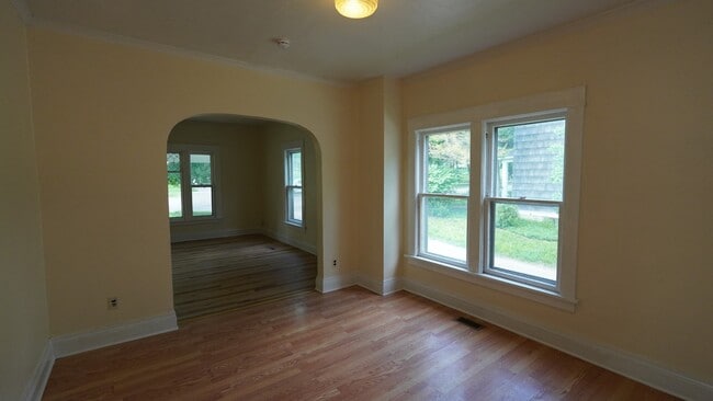 Building Photo - 40 Fayette St E