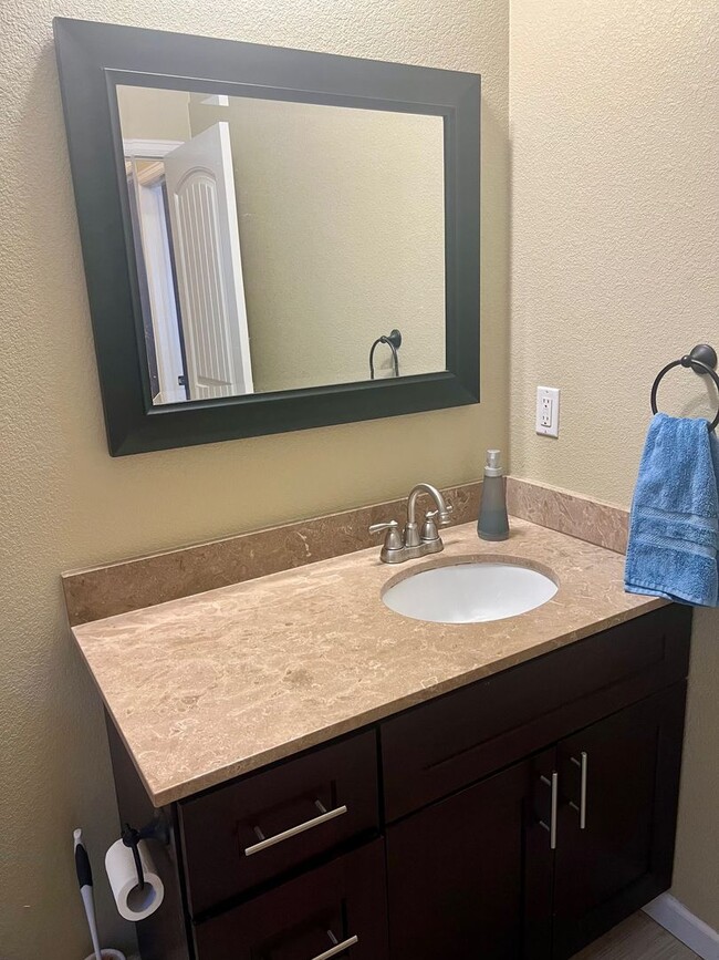 Building Photo - Santa Fe Arts District Gem, 3bed x 2 bath