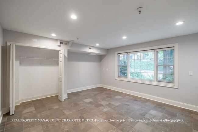 Building Photo - 529 Queens Rd