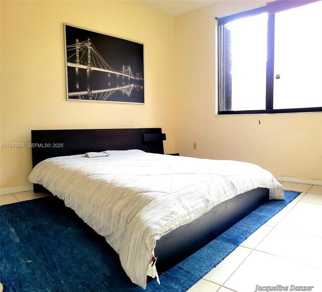 Building Photo - 540 Brickell Key Dr