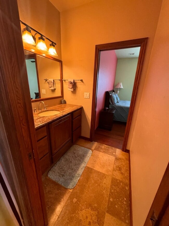 Building Photo - Gorgeous Fully Furnished rental on 1 acre, flexible lease term