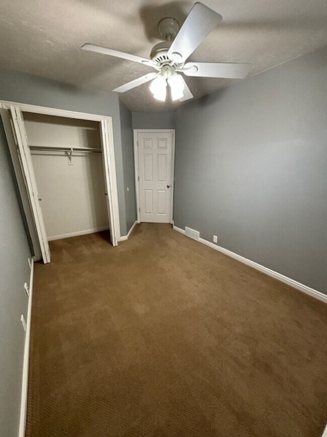 Building Photo - 2BR Apartment Close to Daybreak Marina and...