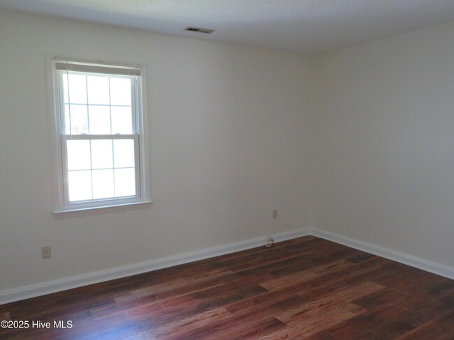 Building Photo - 302 Luann Rd