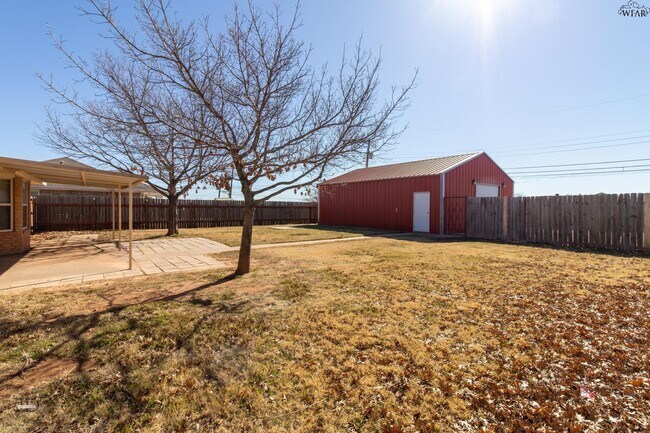 Building Photo - 505 W Coleman Ave