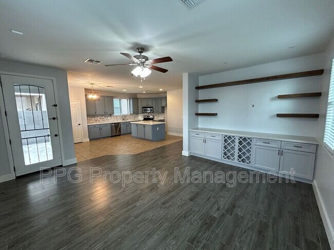 Building Photo - 15439 W Poinsettia Dr