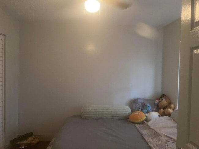 Building Photo - 1322 Pines Ln