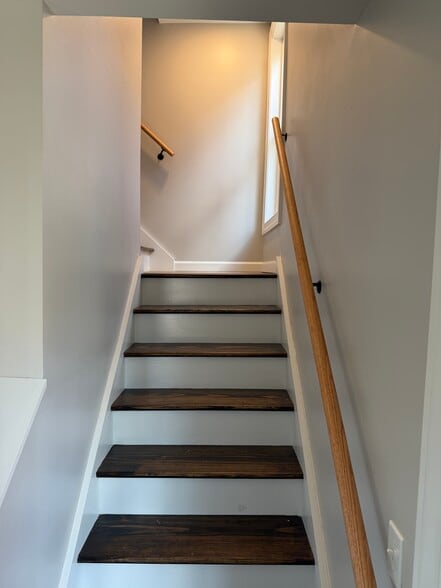 Building Photo - 301 Holland St