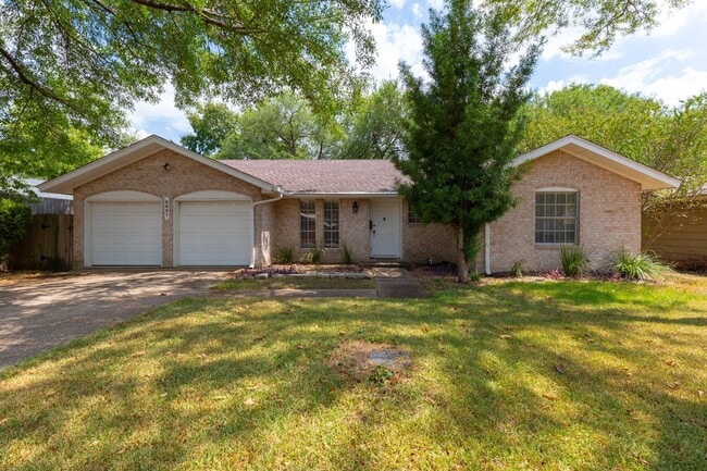 Lovely 3/BR 2/BA Home with Office & Sunro... - Lovely  3/BR 2/BA Home with Office & Sunro...